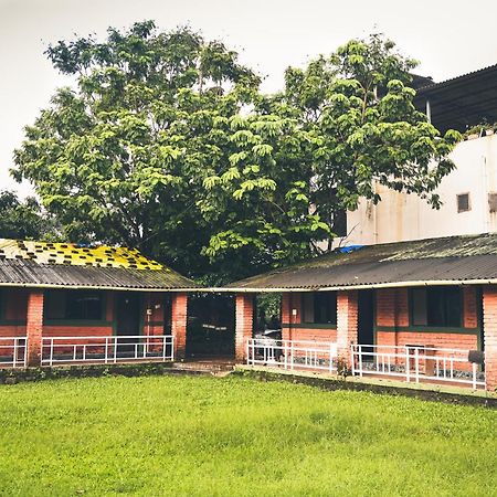 Whispering Peepul Resort Badlapur Buitenkant foto