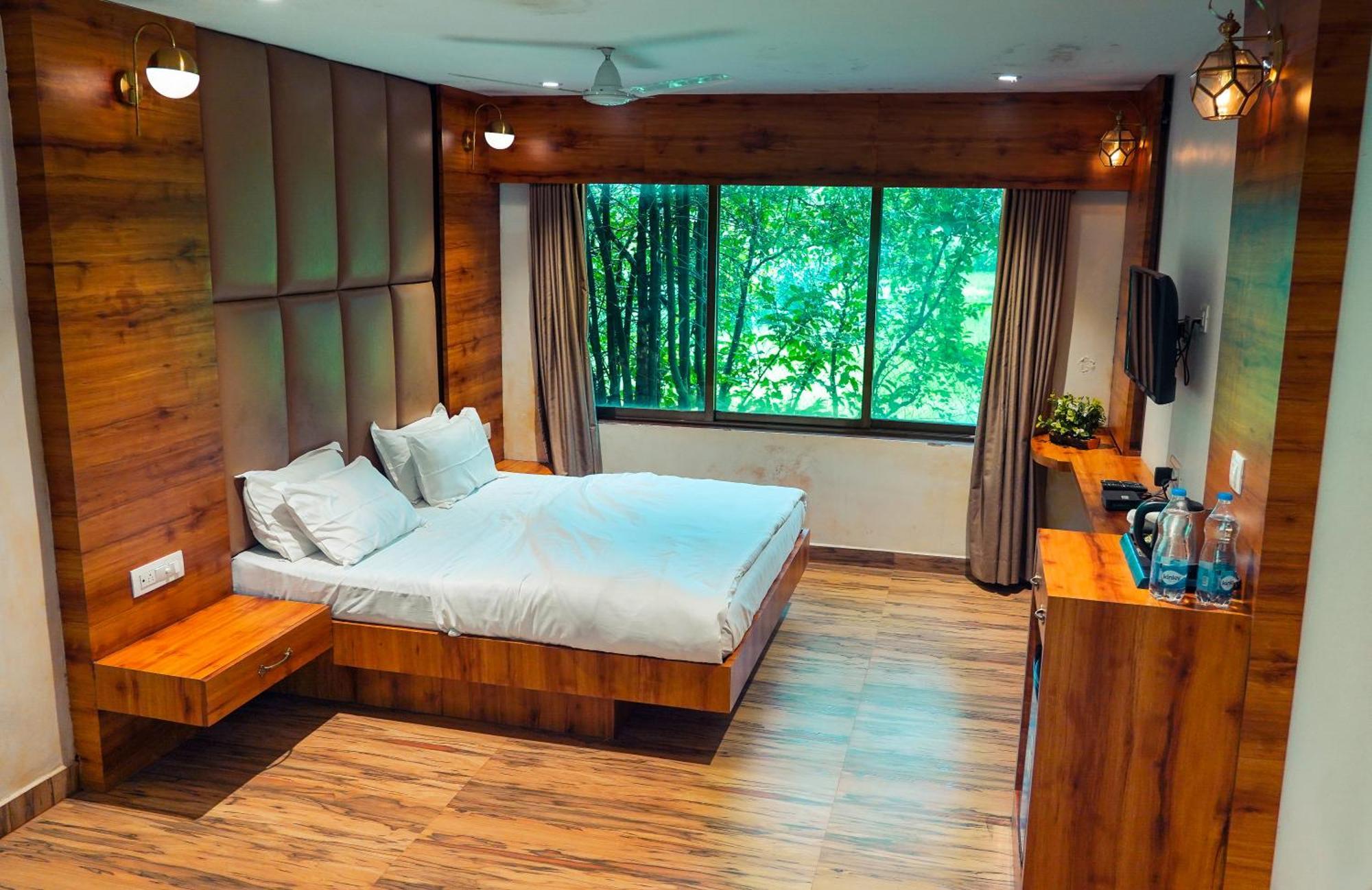 Whispering Peepul Resort Badlapur Buitenkant foto