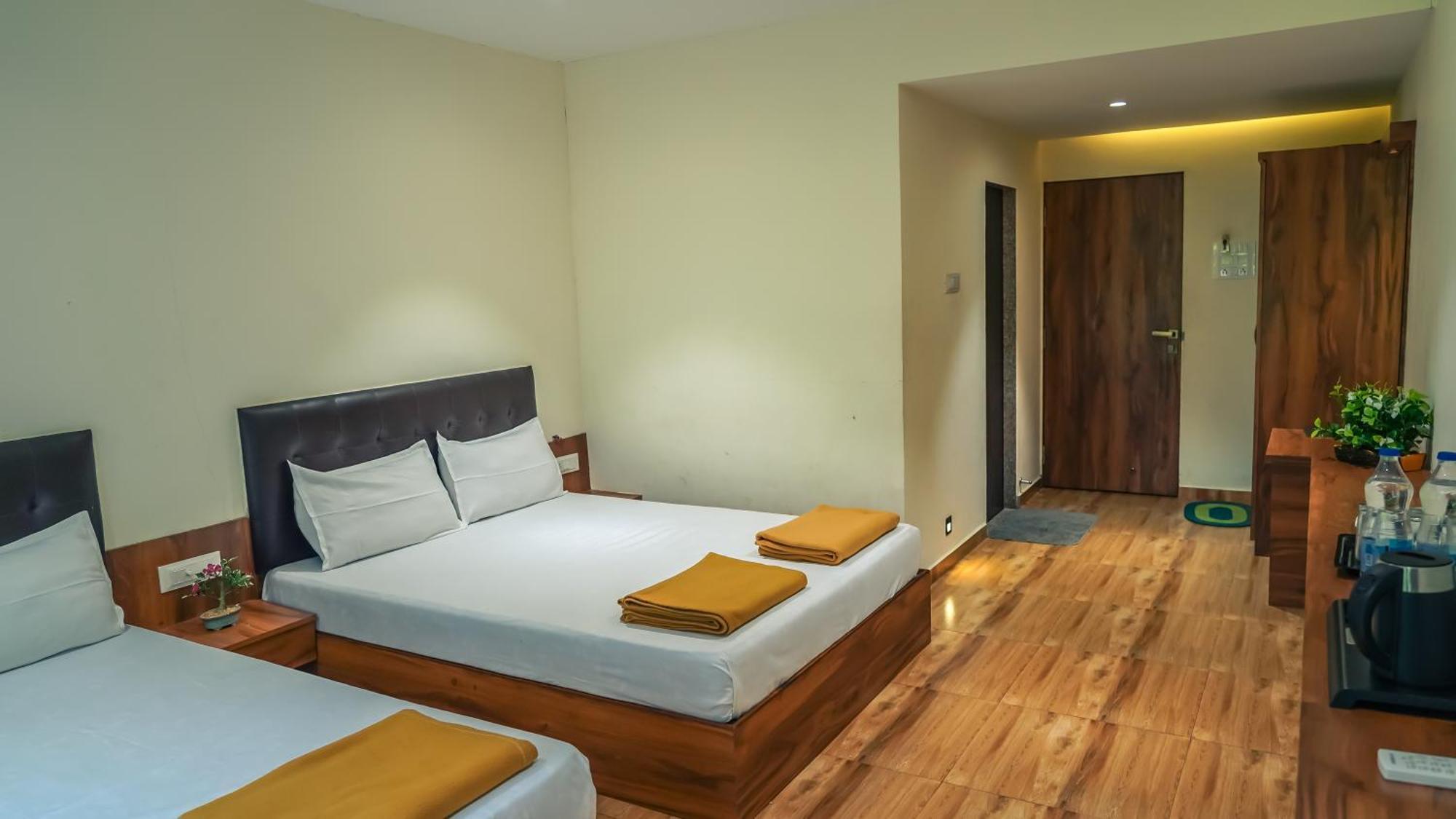 Whispering Peepul Resort Badlapur Buitenkant foto