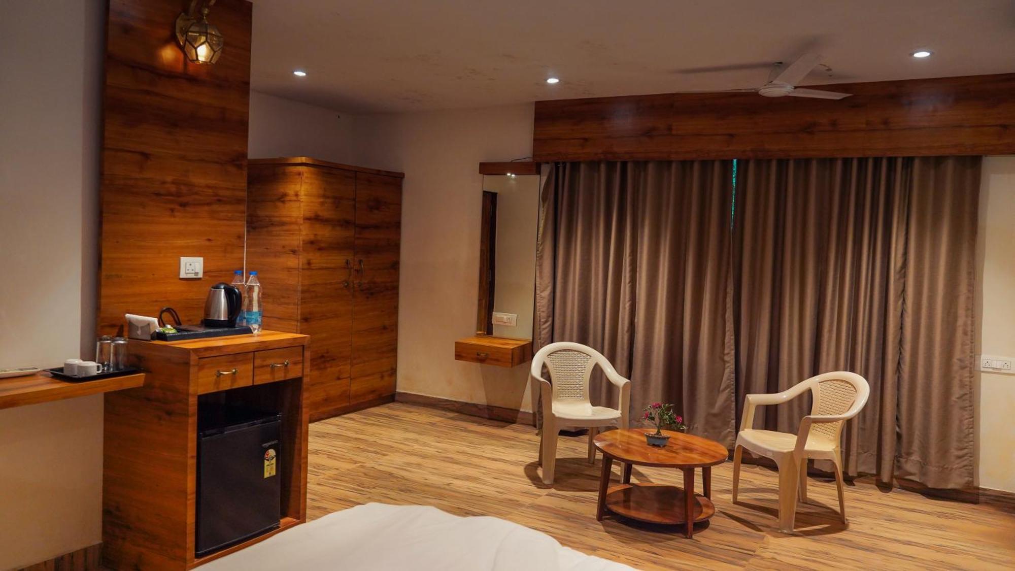 Whispering Peepul Resort Badlapur Buitenkant foto