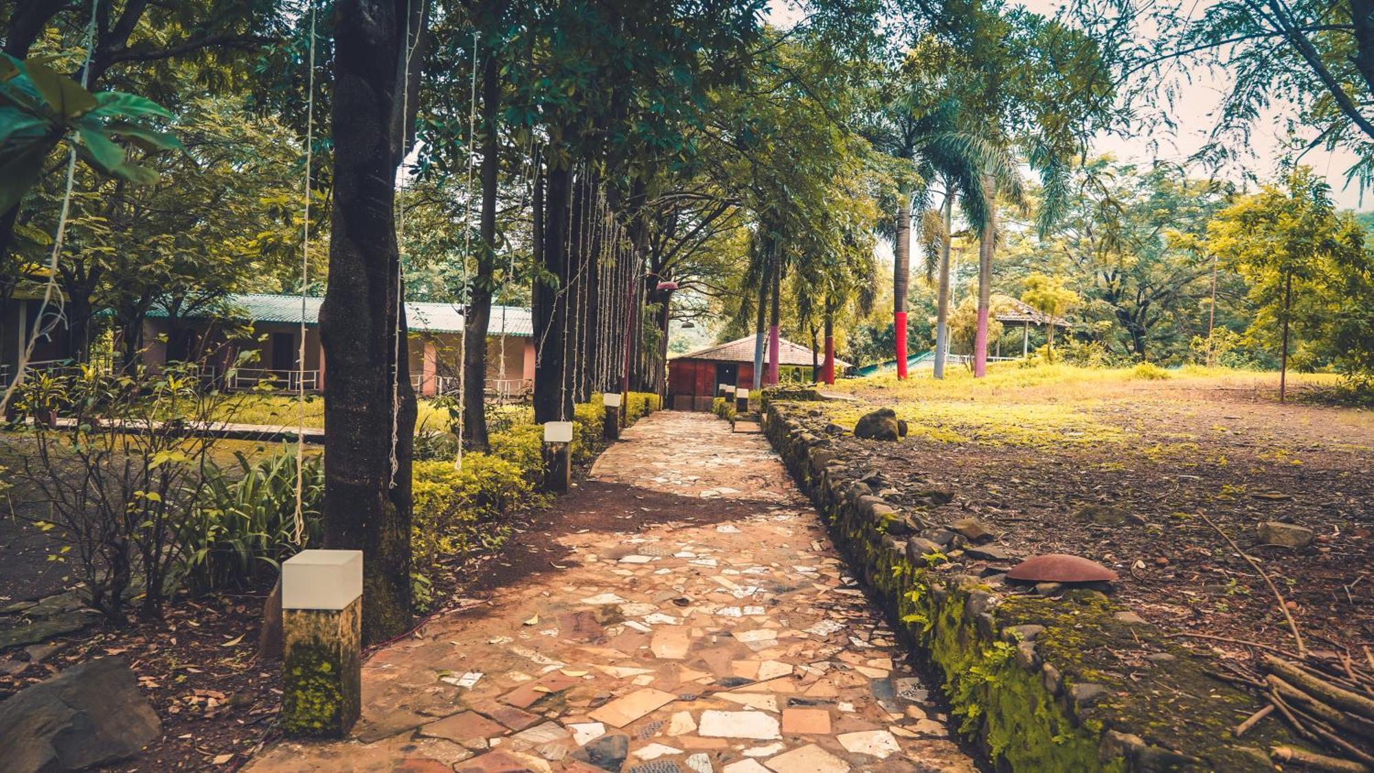 Whispering Peepul Resort Badlapur Buitenkant foto