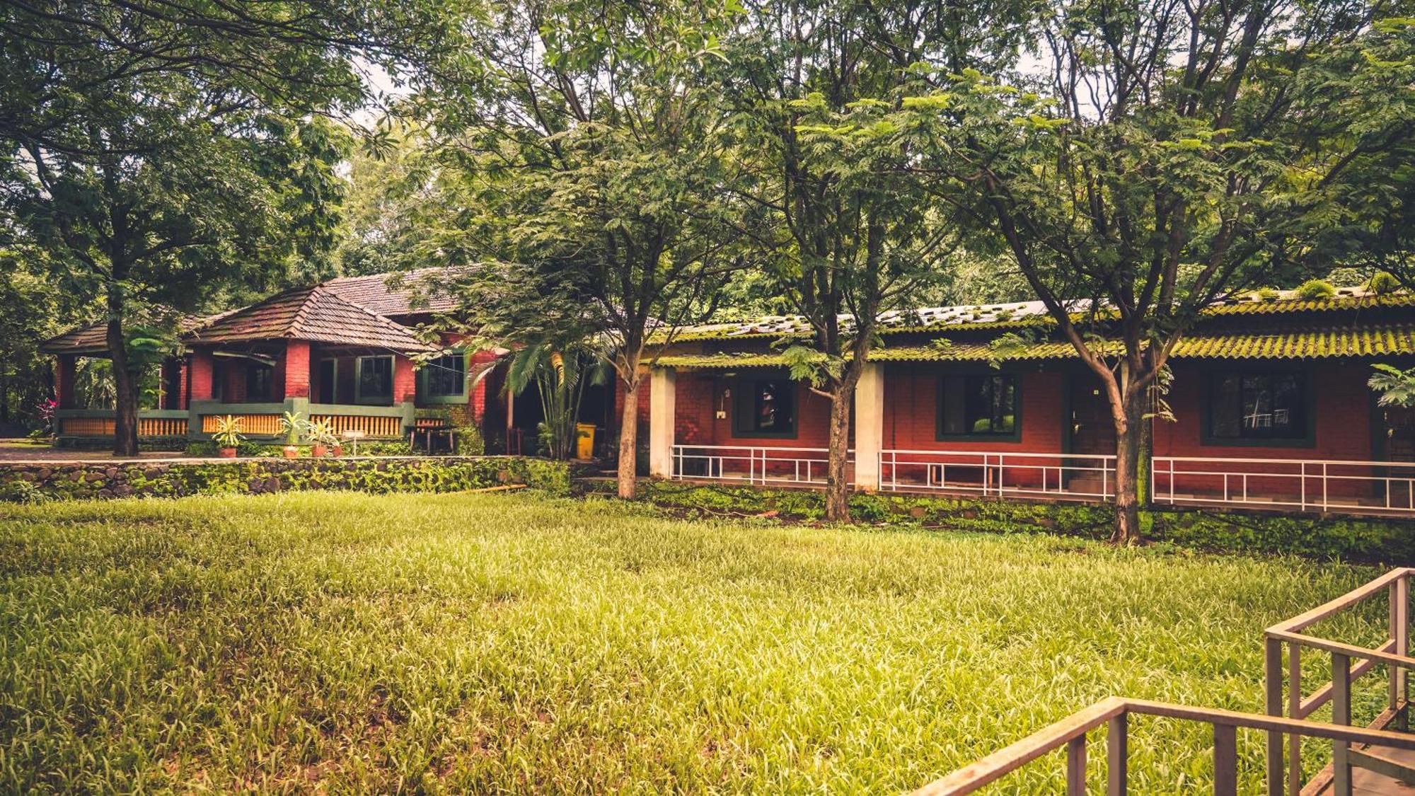 Whispering Peepul Resort Badlapur Buitenkant foto