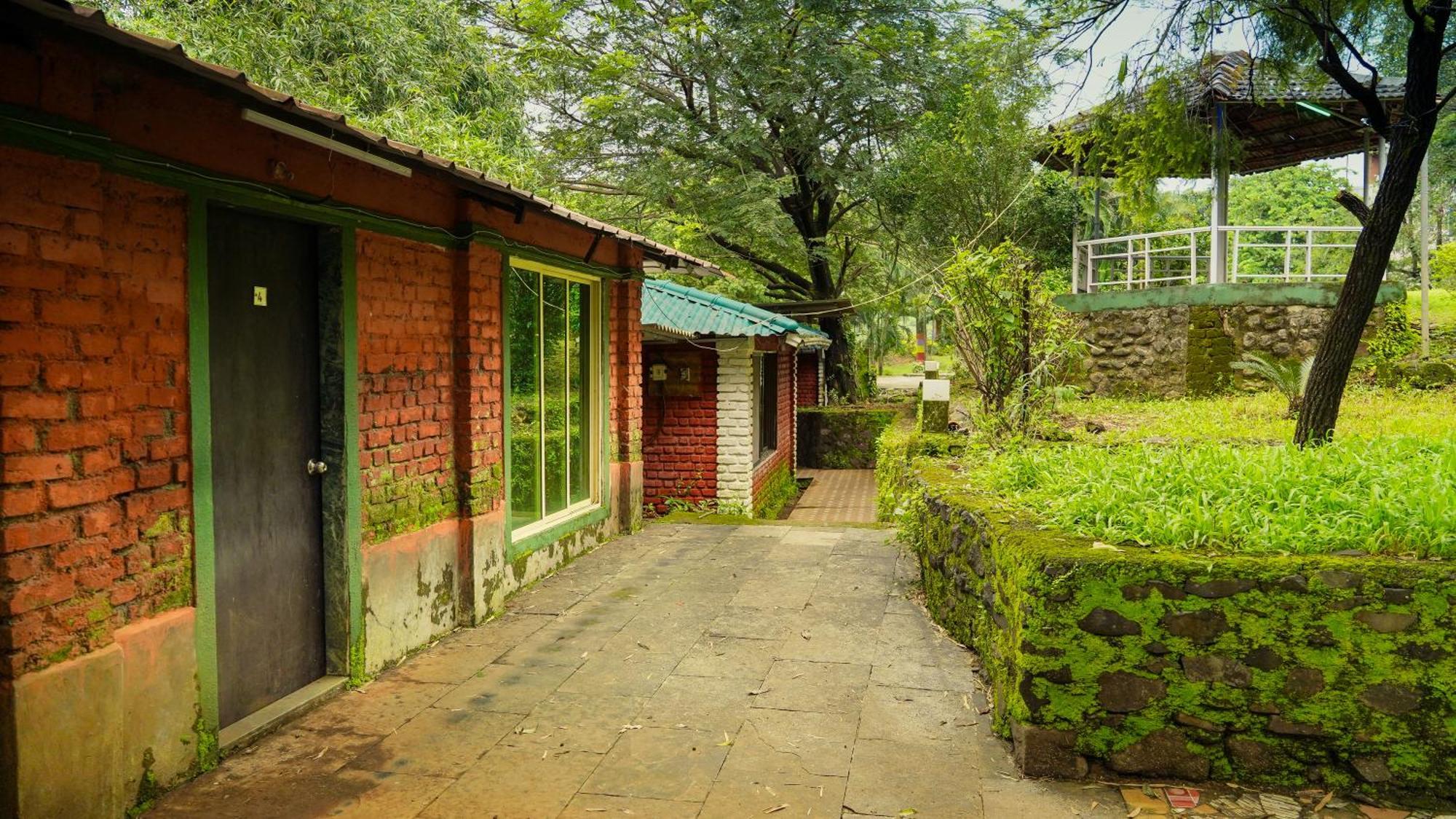 Whispering Peepul Resort Badlapur Buitenkant foto