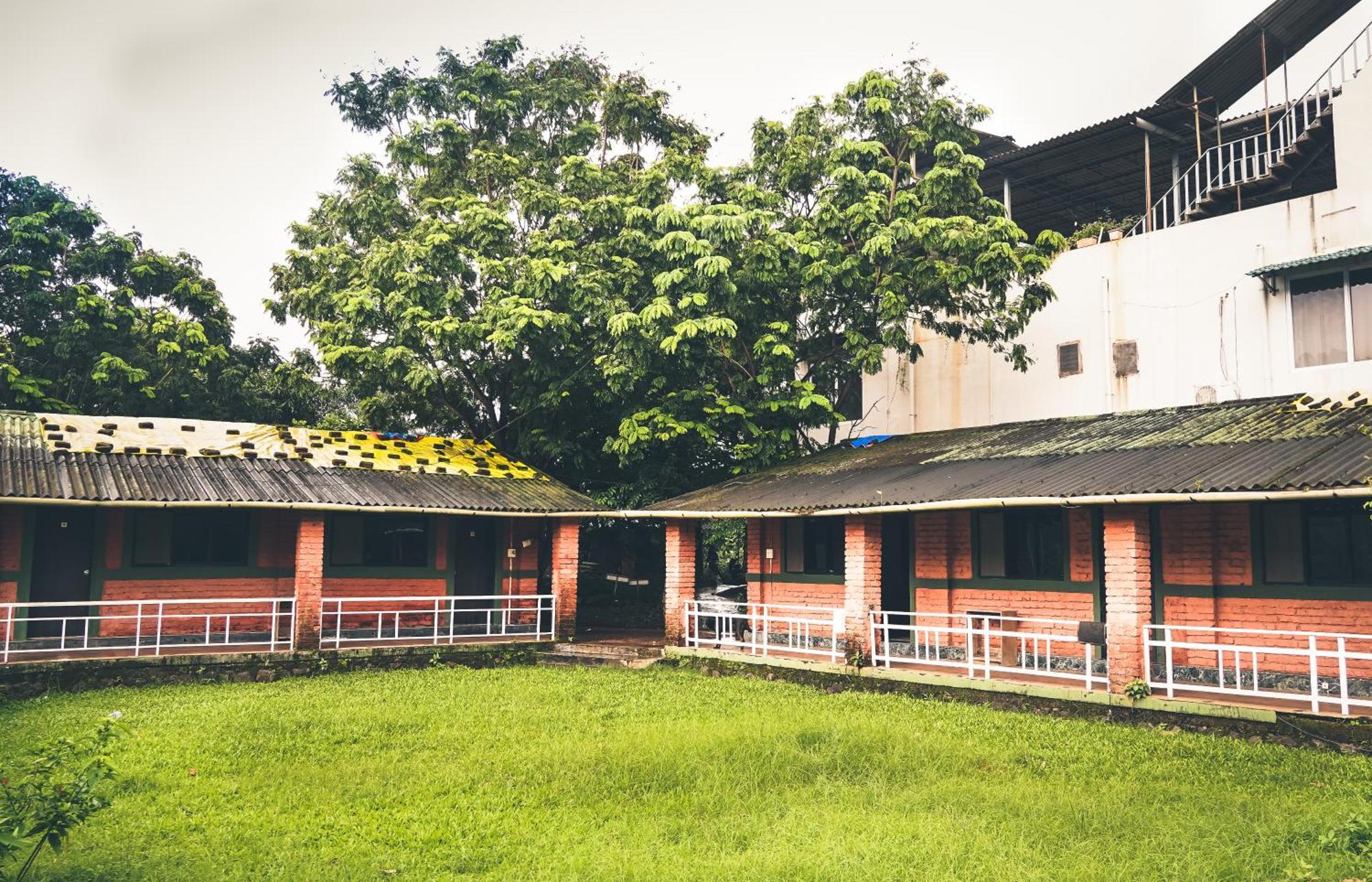 Whispering Peepul Resort Badlapur Buitenkant foto