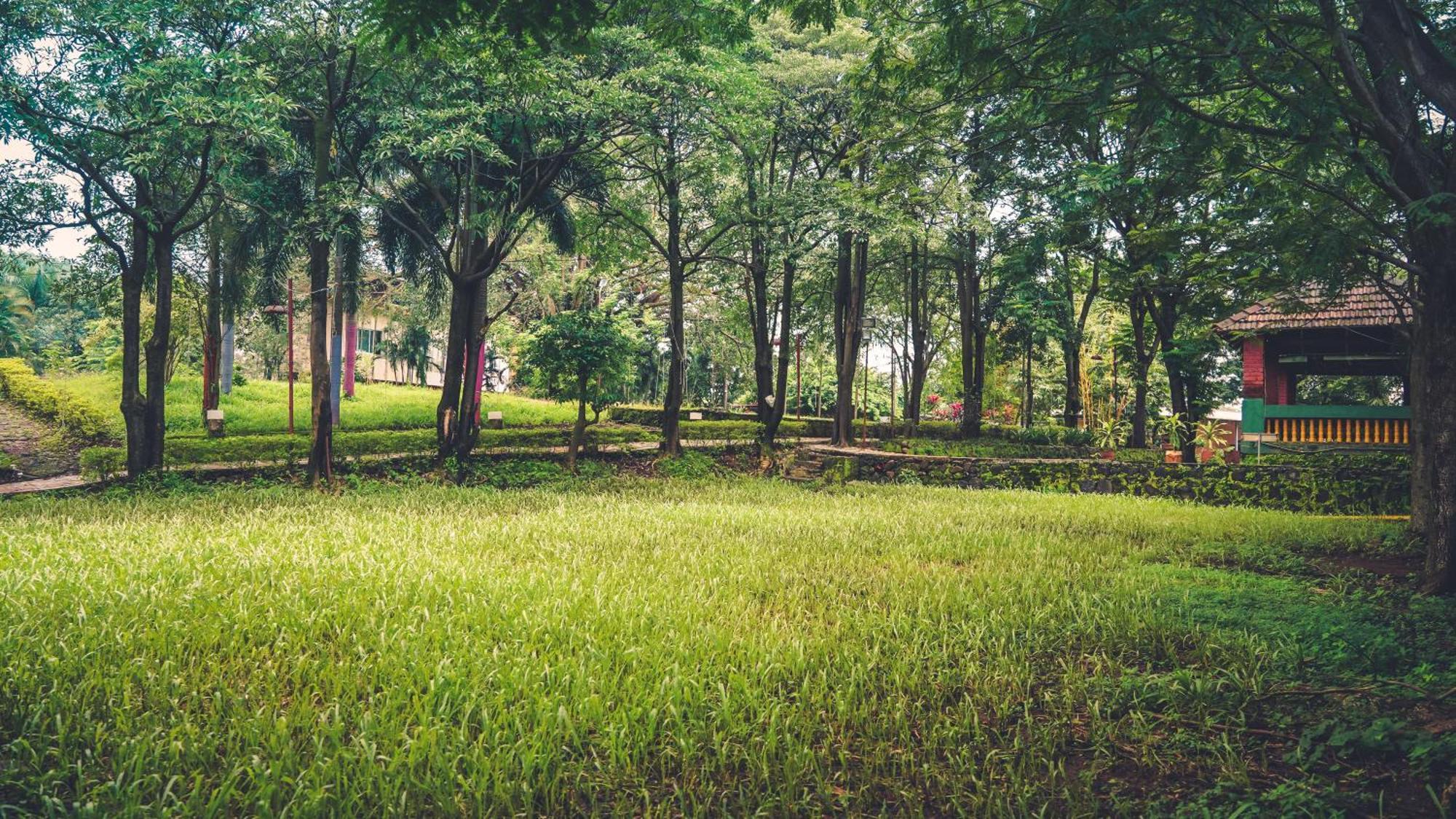 Whispering Peepul Resort Badlapur Buitenkant foto