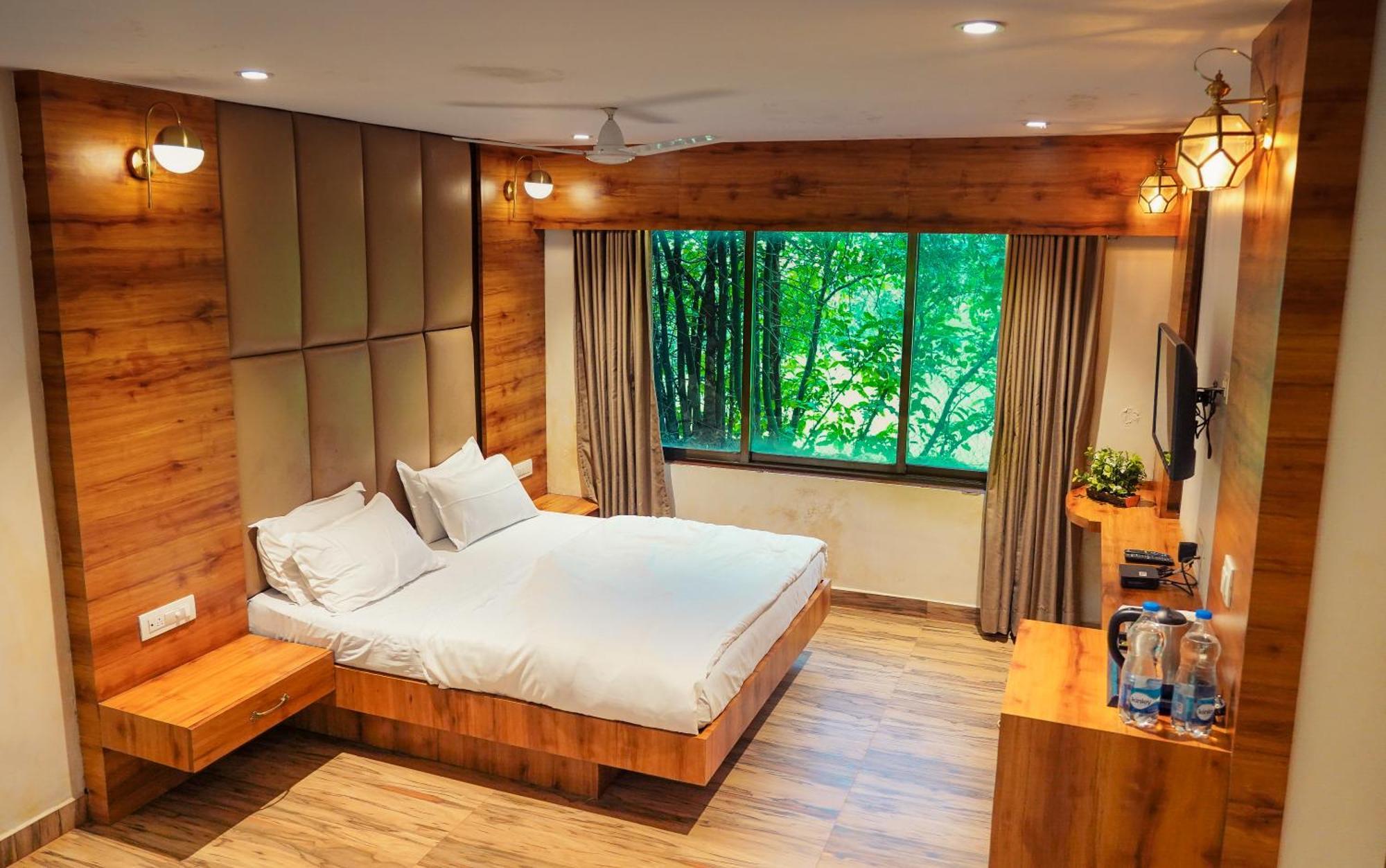Whispering Peepul Resort Badlapur Buitenkant foto
