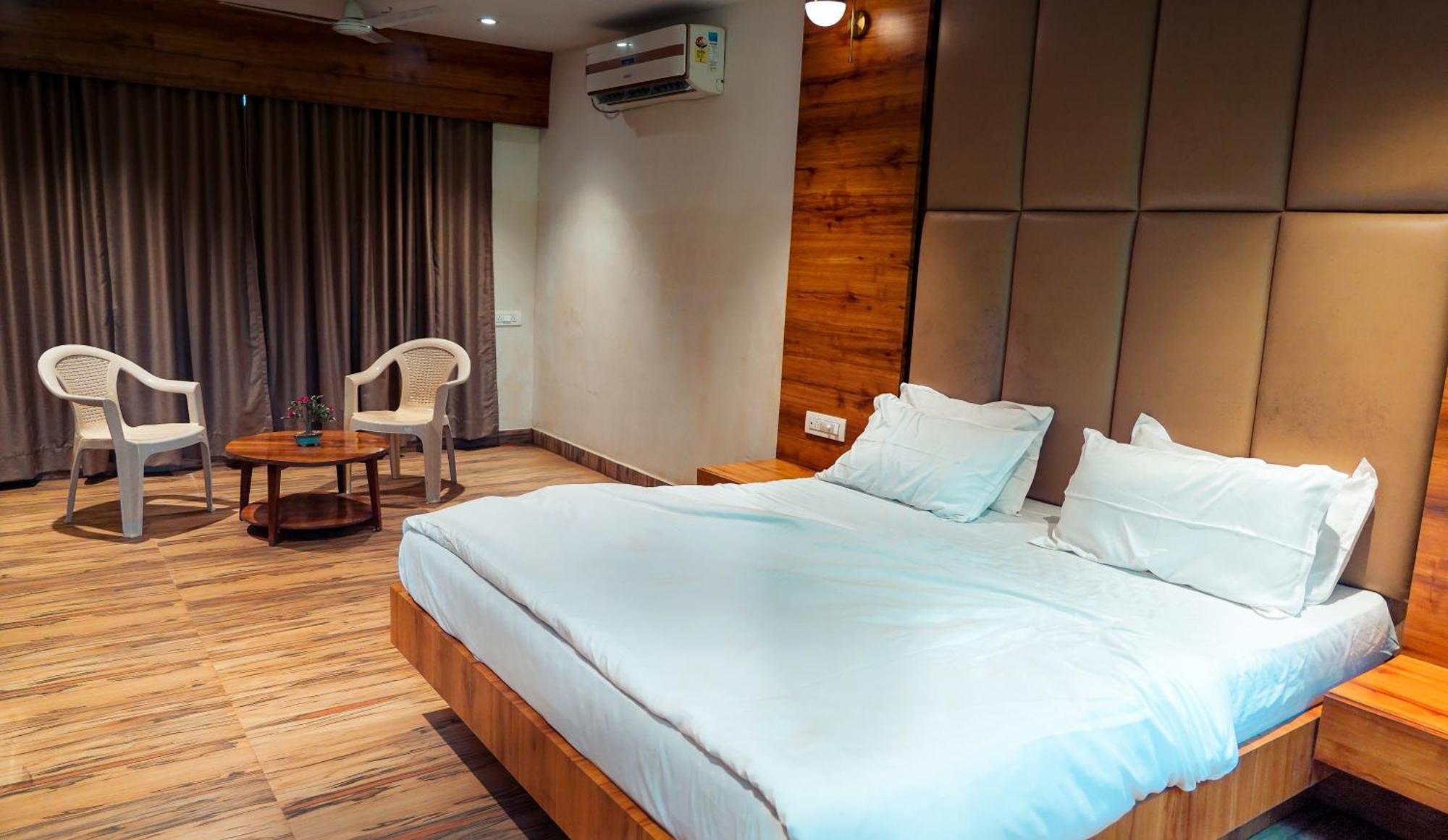 Whispering Peepul Resort Badlapur Buitenkant foto