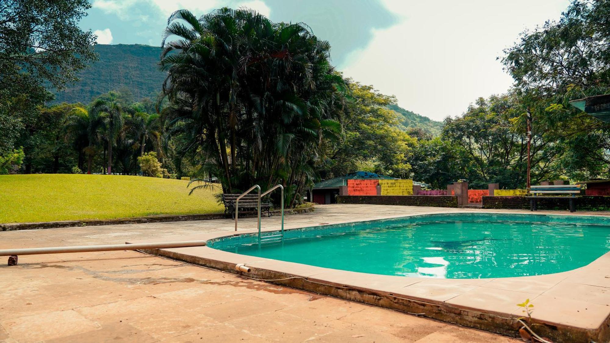Whispering Peepul Resort Badlapur Buitenkant foto